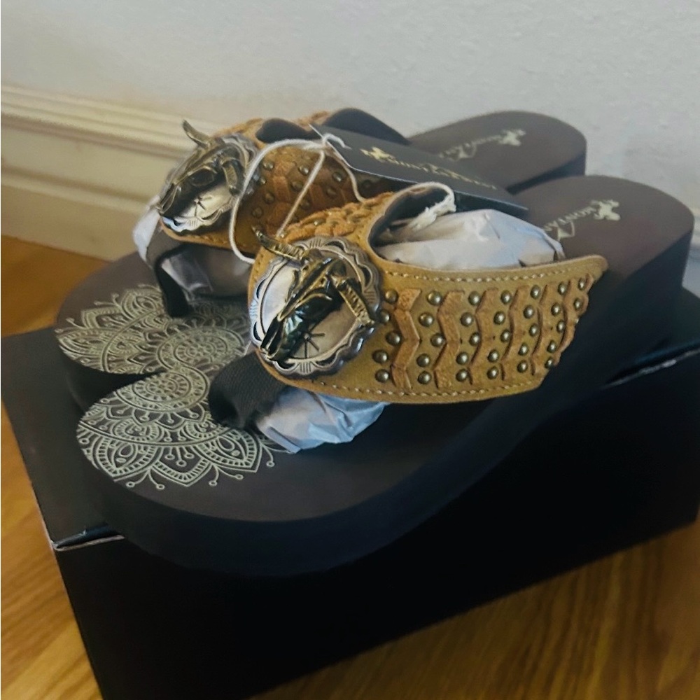 Montana West Bull studded Sandals - Picture 2 of 2